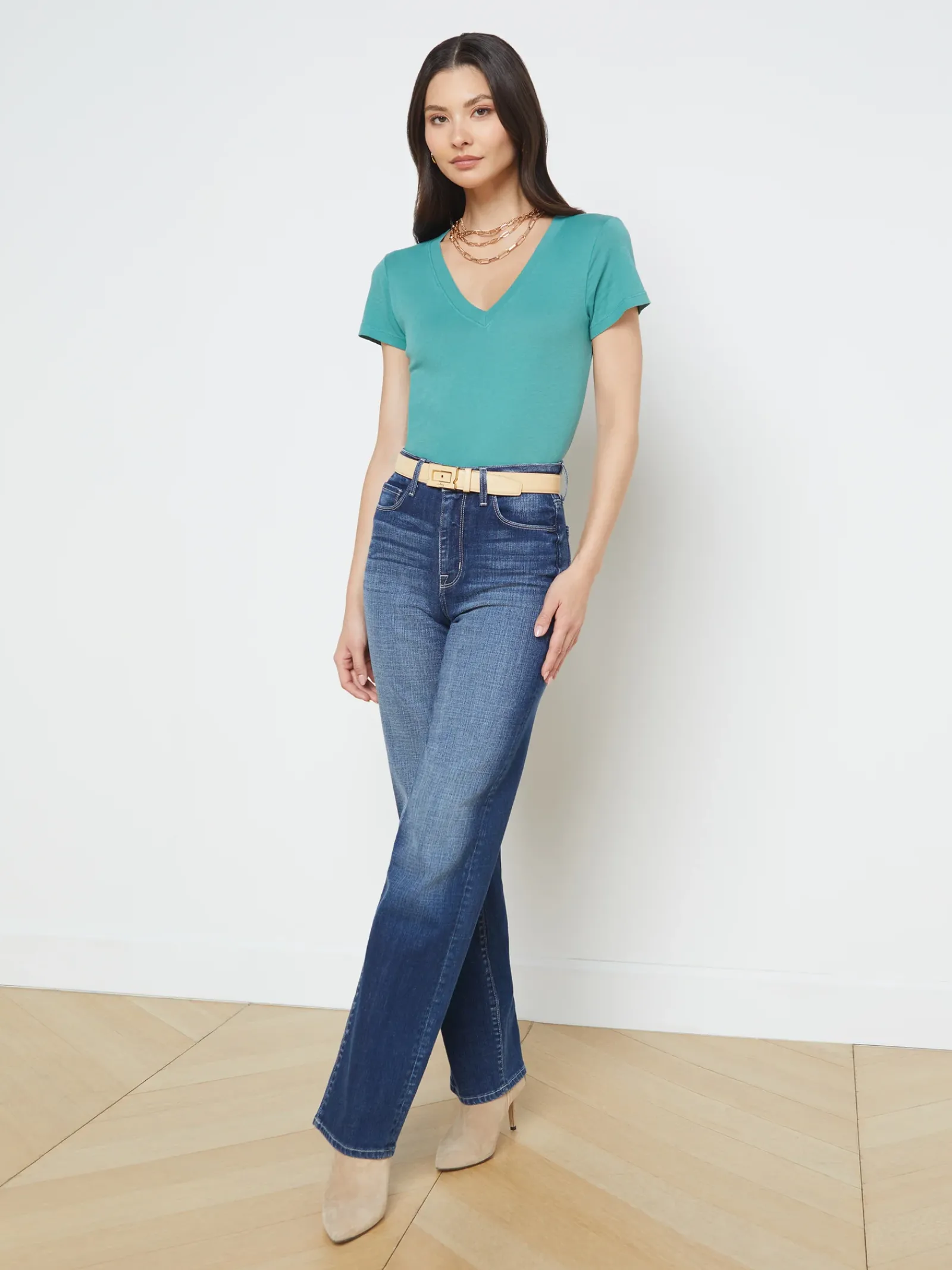 L'AGENCE Online Exclusives|Resort Collection|Becca Cotton V-Neck Tee Green Jasper
