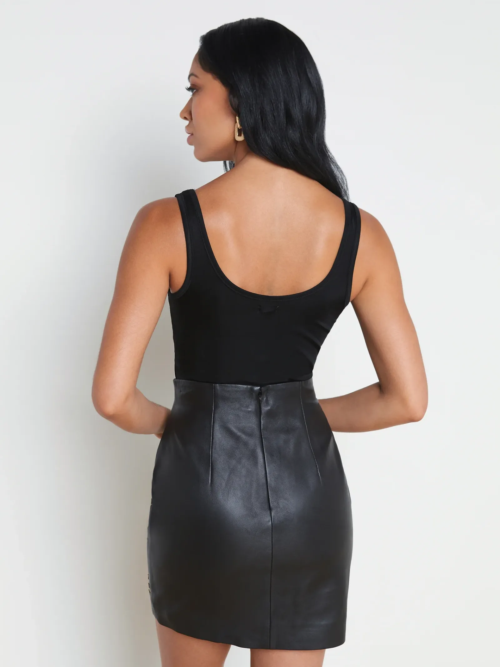 L'AGENCE All Things Black|Spring Collection|Chrissy Scoopneck Tank Black