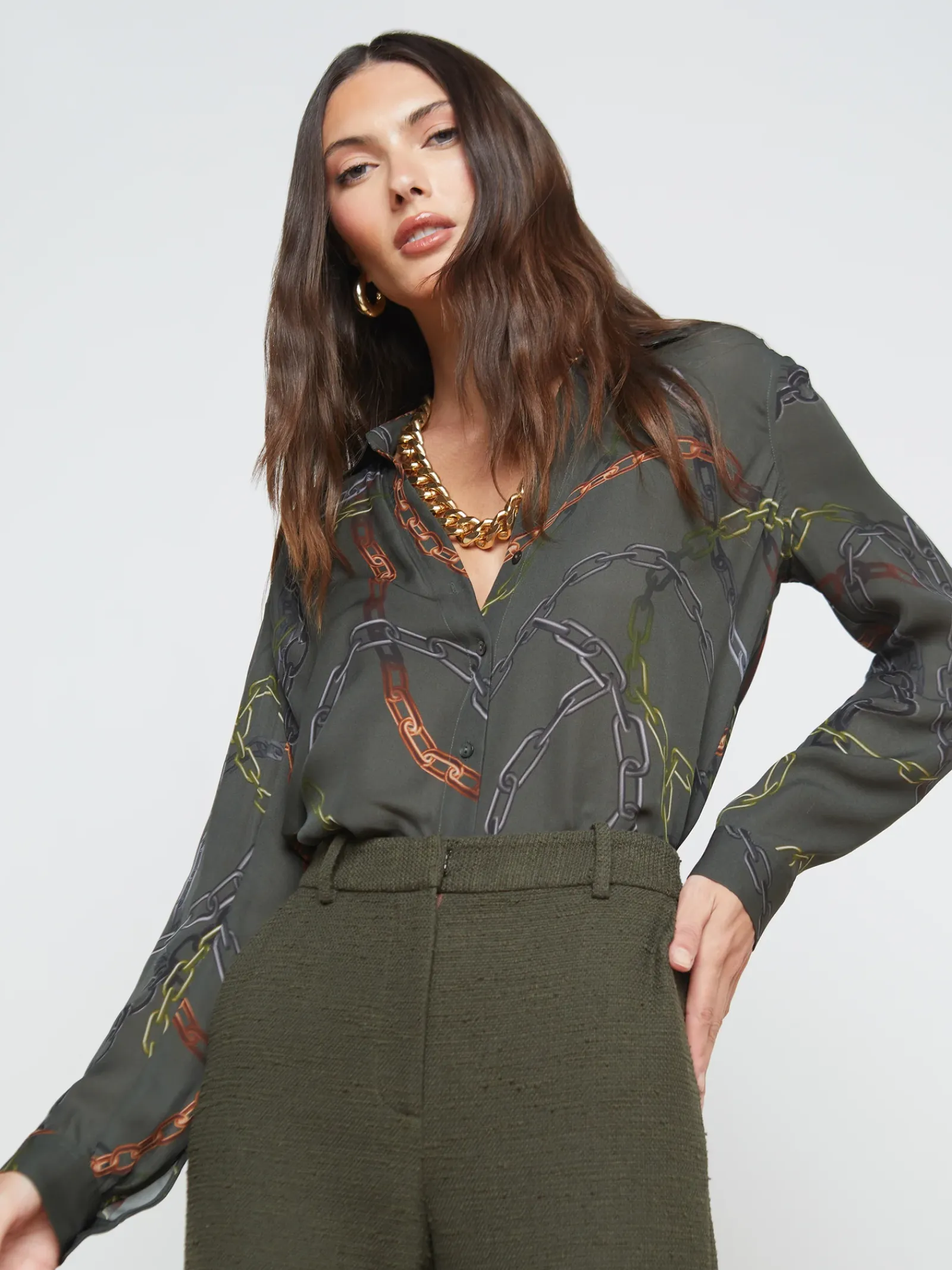 L'AGENCE Resort Collection|Print Edition|Nina Silk Blouse Army Multi Link Chain