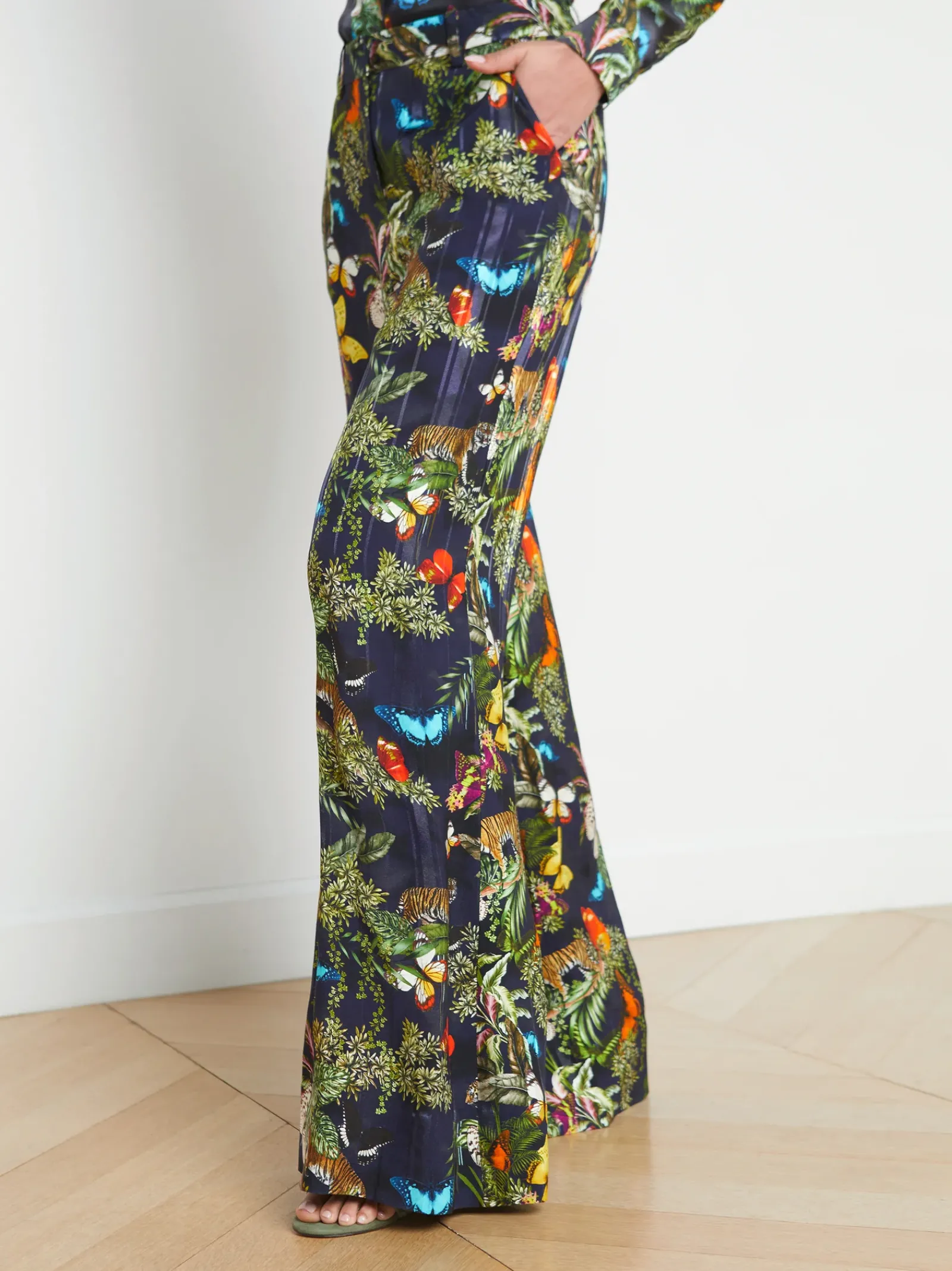 L'AGENCE Sets|Spring Collection|Pilar Wide-Leg Pant Black Multi Butterfly Tiger Jungle