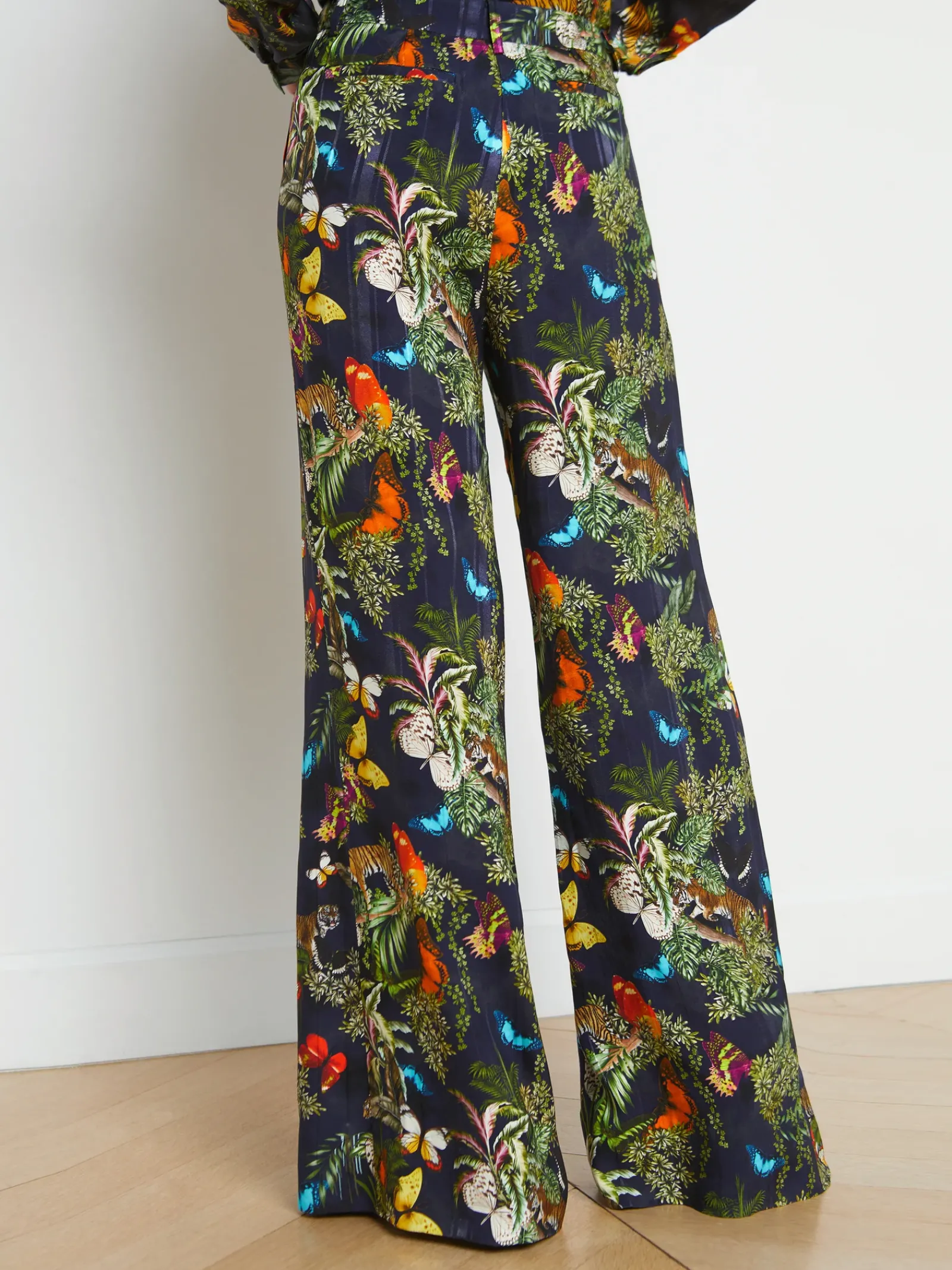 L'AGENCE Sets|Spring Collection|Pilar Wide-Leg Pant Black Multi Butterfly Tiger Jungle