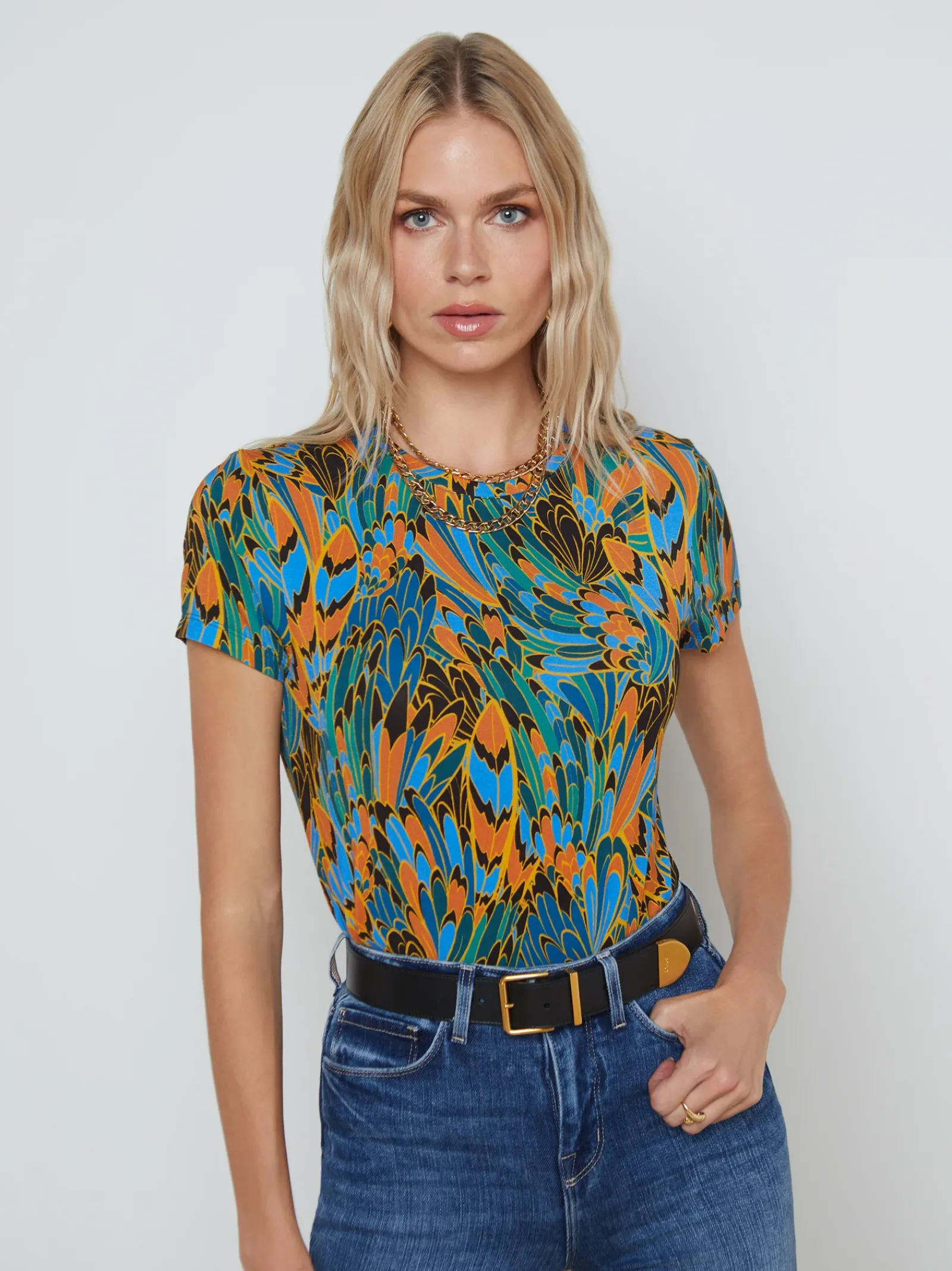 L'AGENCE Resort Collection|Print Edition|Ressi Fitted Tee Small Blue Multi Parrot Feather