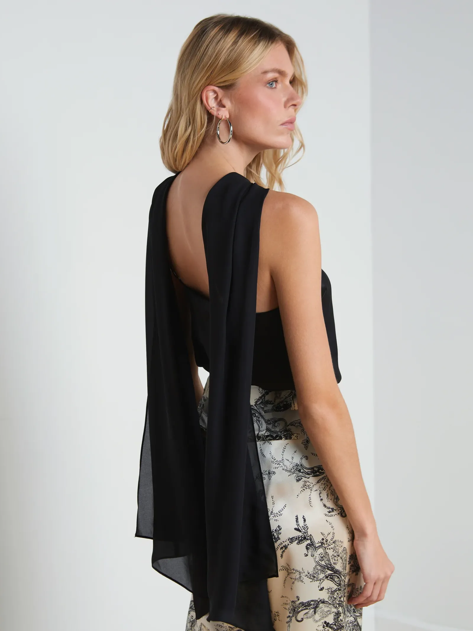 L'AGENCE All Things Black|Spring Collection|Riviera Silk Halter Top Black